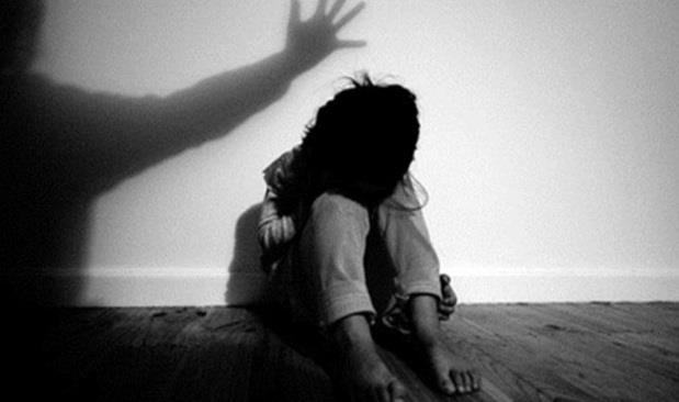 Hà Nội: Truy tố gã cha đồi bại 2 lần xâm hại con gái ruột