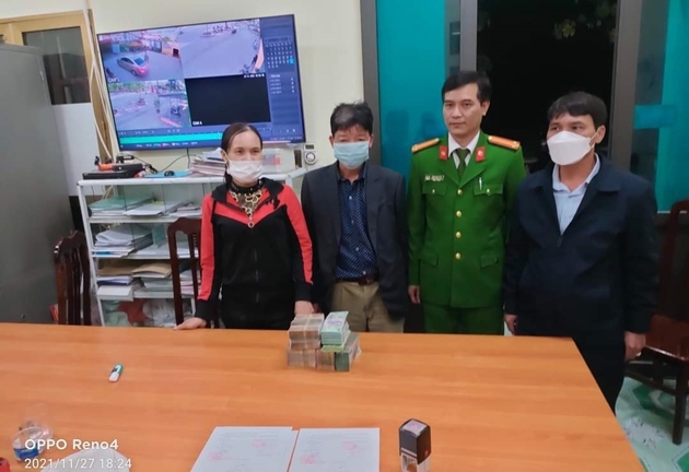 Hà Nội: Người dân nhặt được gần 1 tỷ đồng, trả lại cho cán bộ xã