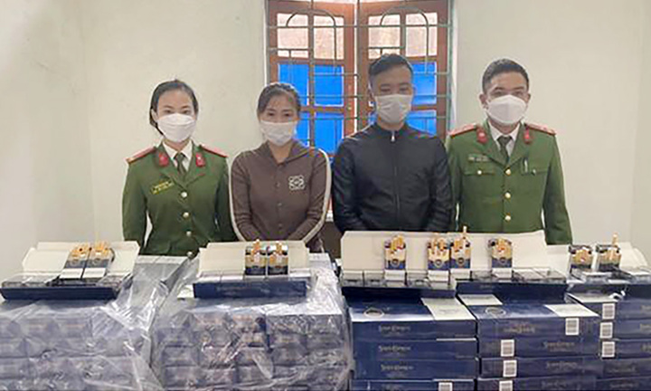 Hàng nghìn bao thuốc lá lậu được ngụy trang dưới vỏ bọc phòng chống dịch COVID-19