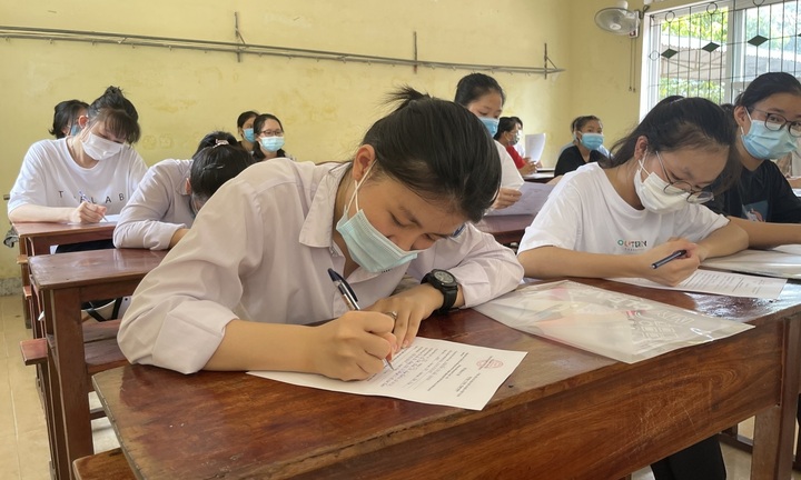 Hà Tĩnh: Xét đặc cách công nhận Học sinh giỏi tỉnh cho 77 học sinh