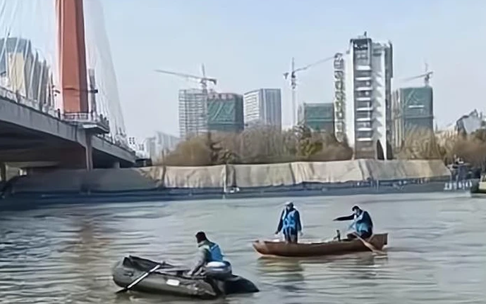 Mới đi dạy, thầy giáo 24 tuổi nhảy sông tự tử vì quá đau khổ với học sinh