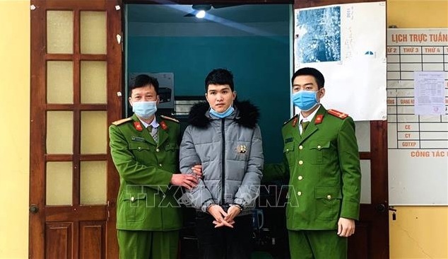 Trốn tại nhà bạn gái, đối tượng có lệnh truy nã toàn quốc bị tóm gọn