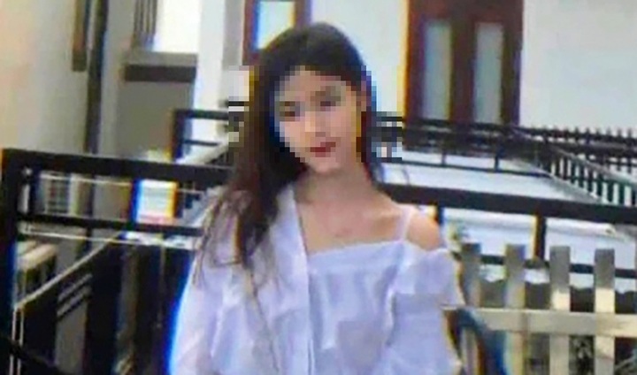 Nữ sinh lớp 9 