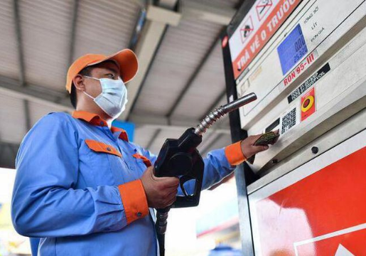 Giá xăng giảm hơn 600 đồng từ 15h hôm nay
