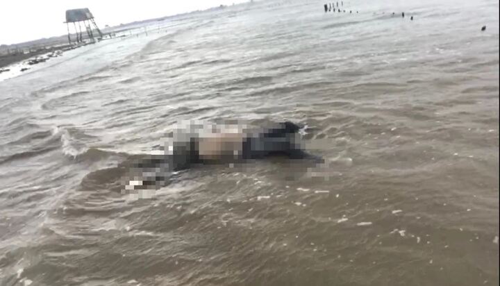 Nam Định: Phát hiện thi thể nam giới trên biển, tay còn 1 ngón