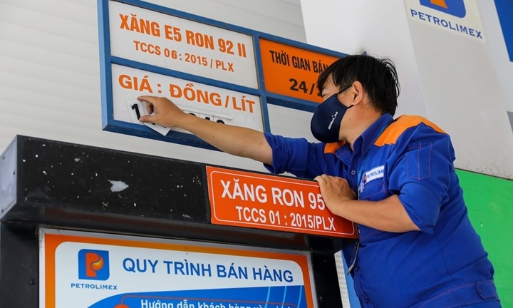 Giá xăng tăng vượt mốc 30.000 đồng/lít