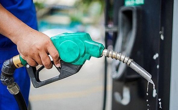 Thủ tướng yêu cầu Bộ Công Thương theo dõi thông tin nhập khẩu xăng dầu từ Malaysia