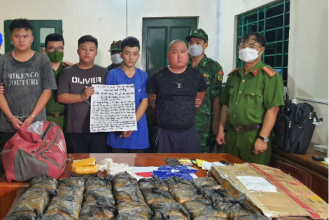 Lào Cai: Bốn thiếu niên vận chuyển hơn 170.000 viên ma túy tổng hợp