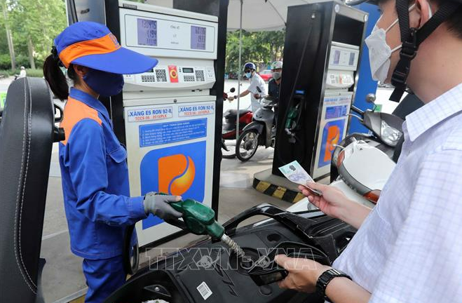 Bộ Tài chính đề xuất thêm loạt phương án giảm thuế để hạ giá xăng dầu