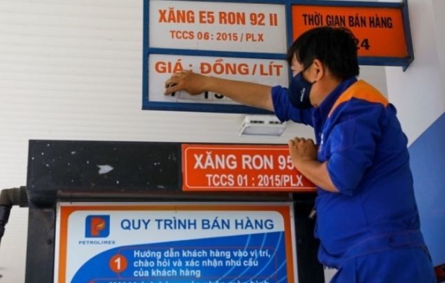 Giá dầu thế giới giảm mạnh, vì sao xăng trong nước chưa thể giảm xuống 21.000 đồng/lít?