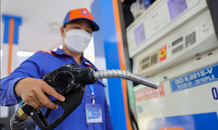 VCCI đề xuất giảm toàn bộ thuế tiêu thụ đặc biệt với xăng