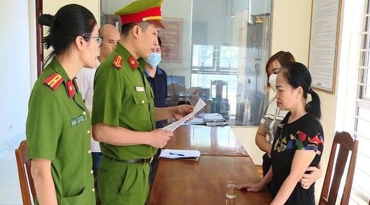 Thanh Hóa: Mẹ vợ cùng con rể khai thác cát trái phép trên sông