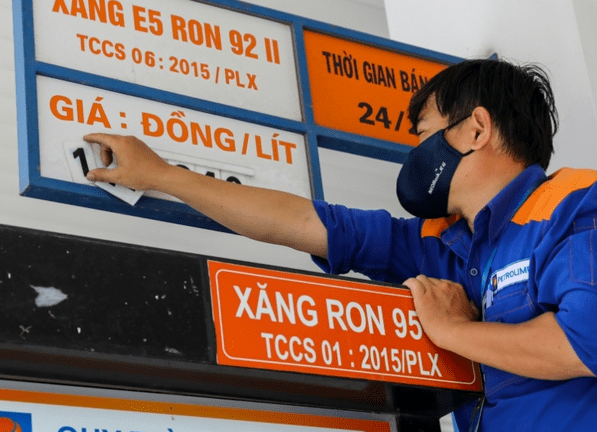 Giá xăng tăng lần thứ 4 liên tiếp, RON 95 ở mức 23.860 đồng/lít
