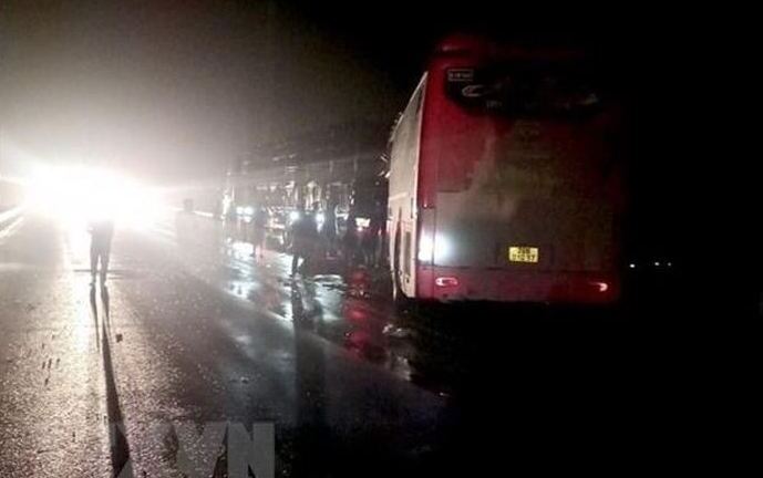 Tai nạn kinh hoàng trên cao tốc Nội Bài-Lào Cai, 7 người thương vong