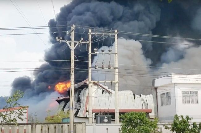 Long An: Cháy lớn suốt nhiều giờ tại Khu công nghiệp Hải Sơn