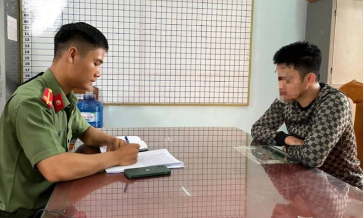 Bị phạt vì mượn trang phục công an rồi lên mạng dọa “cho nhập kho hết”