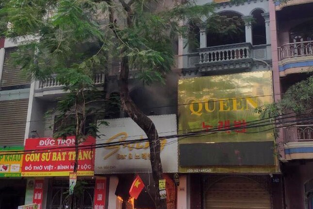 Hải Phòng: Quán bar cháy lớn, nhiều người mắc kẹt bên trong