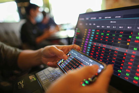 Xử phạt một công ty Giải pháp Đầu tư Thái Sơn gần 900 triệu đồng, đình chỉ giao dịch 3 tháng