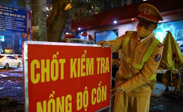 Kiểm tra nồng độ cồn, ngăn cản kịp thời một trường hợp có ý định tử tự