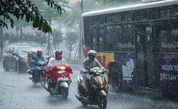 Bắc Bộ mưa lớn 2 ngày cuối tuần, trời chuyển mát trước khi đón đợt nóng mới