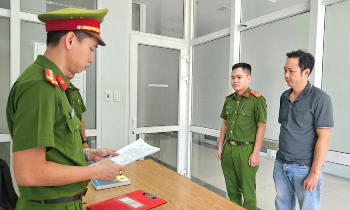 Đà Nẵng: Phó Giám đốc tham ô hơn 2 tỷ đồng bị khởi tố, bắt giam