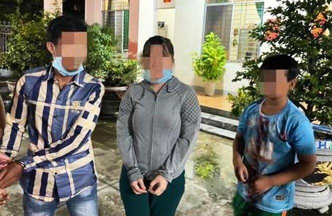 Vụ bé trai 11 tuổi trộm cắp tài sản: Vì sao mẹ ruột và nhân tình bị tạm giữ?
