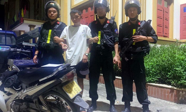 Bắt quả tang đối tượng tàng trữ trái phép chất ma túy trong bao thuốc lá