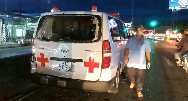 Xe cứu thương gặp tai nạn liên hoàn trên cao tốc