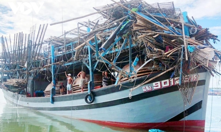 Thủ tướng chỉ đạo khẩn trương tìm kiếm, cứu nạn ngư dân trên 2 tàu cá bị chìm