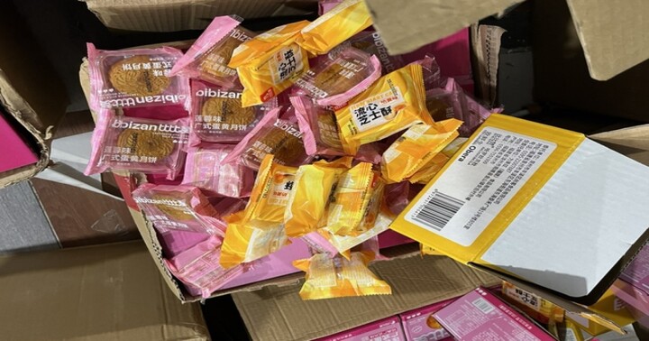 Phát hiện và thu giữ hơn 4.500 chiếc bánh trung thu nhập lậu ở Hà Nội
