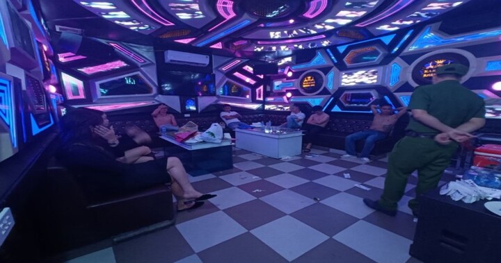 Bắt quả tang nhóm đối tượng “thác loạn”, tổ chức “tiệc ma túy” trong quán karaoke