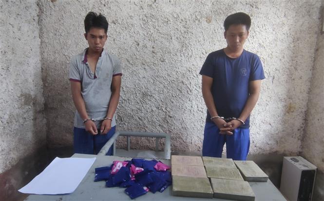 Nhóm đối tượng vận chuyển ma túy xuyên quốc gia điên cuồng chống trả lực lượng chức năng