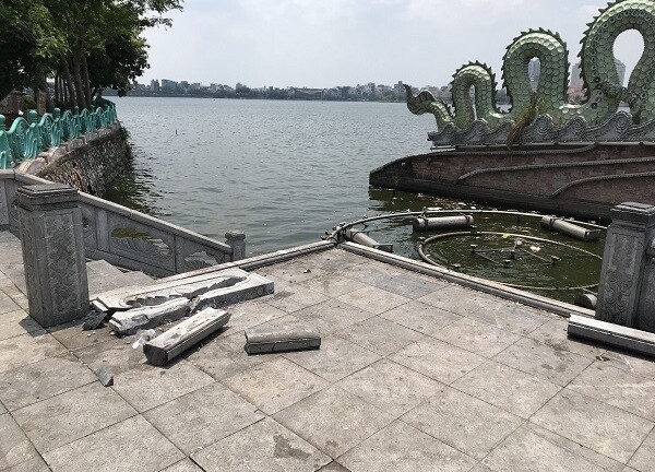 Thực hư thông tin về lan can đá ở Hồ Tây bị sập