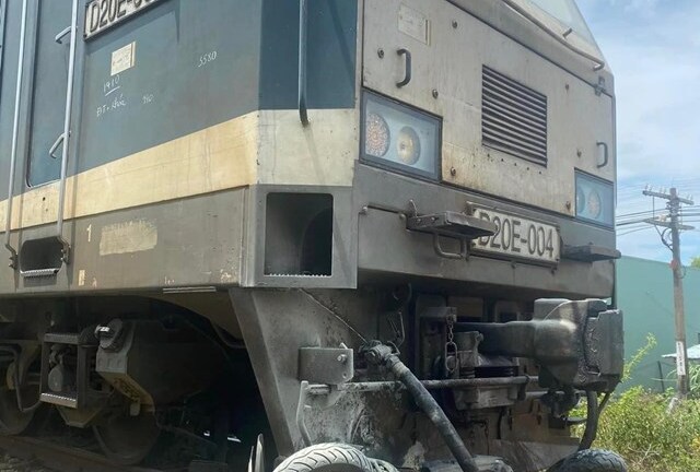 Va chạm với tàu hỏa khi băng qua đường ray, người phụ nữ tử vong thương tâm