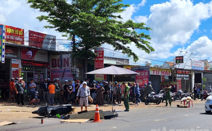 Ngã ra đường bị xe tải cán trúng, 2 thanh niên tử vong thương tâm
