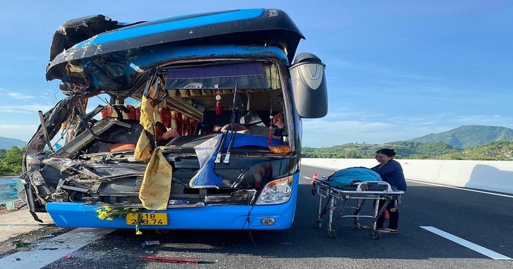 Tai nạn nghiêm trọng trên cao tốc Nha Trang – Cam Lâm, 8 người thương vong