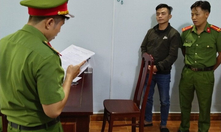 Khởi tố 2 