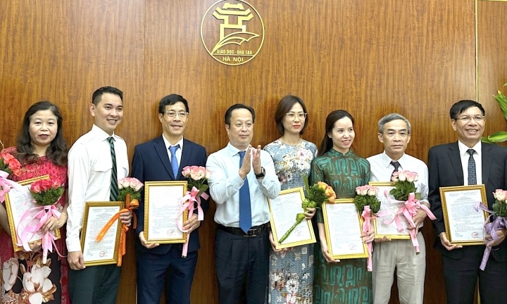 Sở GD&ĐT Hà Nội công nhận hàng loạt hiệu trưởng, hiệu phó