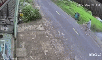 Hai xe máy đấu đầu, 4 người thương vong ở Cà Mau