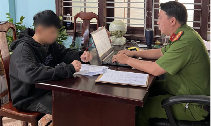 Tạm giữ 2 thanh niên ném đá vào xe khách chạy trên đường Hồ Chí Minh