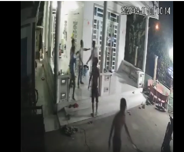 Tin tức an ninh hình sự 5/9: Xác minh nhóm đối tượng côn đồ bất ngờ xông vào nhà người dân gây gổ