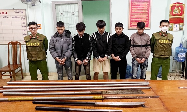 Tin tức an ninh hình sự 6/9: Bắt nhóm đối tượng mang nhiều hung khí nguy hiểm đi giải quyết mâu thuẫn