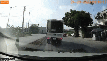 Lập biên bản xử phạt giáo viên dạy lái xe không nhường đường cho xe ưu tiên