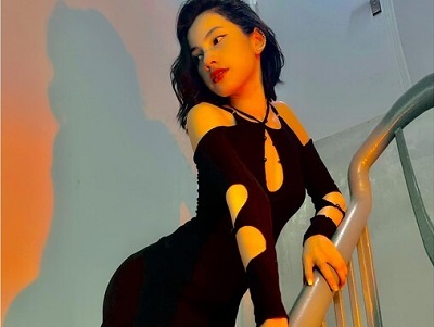 Vướng tin đồn hẹn hò chồng cũ Lệ Quyên, Cẩm Đan diện váy cắt xẻ, khoe 3 vòng căng tràn nóng bỏng 