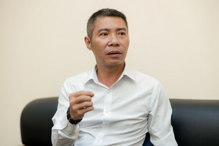 NSND Công Lý bị ngã phải nhập viện điều trị, phủ nhận tin đồn đột quỵ