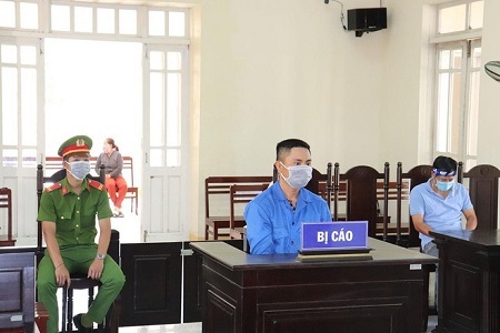 Phú Yên: Đánh cán bộ ở chốt kiểm soát COVID-19, hai đối tượng lĩnh án tù