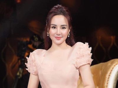 Ca sĩ Vy Oanh phủ nhận thông tin rút đơn, nêu rõ tiến trình kiện bà Phương Hằng