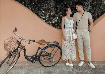 Lệ Quyên đăng ảnh tình tứ với 