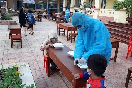 Học sinh tại nhiều địa phương tạm dừng học trực tiếp để phòng dịch COVID-19 