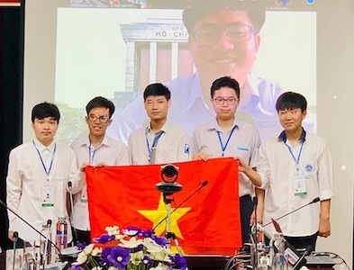 8 học sinh đoạt giải Olympic được tặng Huân chương Lao động hạng nhì